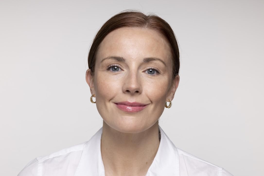 EpicLight Lip Flip Tints Treatment Balm Tube - Lip Balm and Plumper - Peptide Treatment for Lips Volume & Hydration - Plump and Moisturize Lips - Paraben & Sulfate-free, Non-Toxic Makeup (Cosmo Kiss)