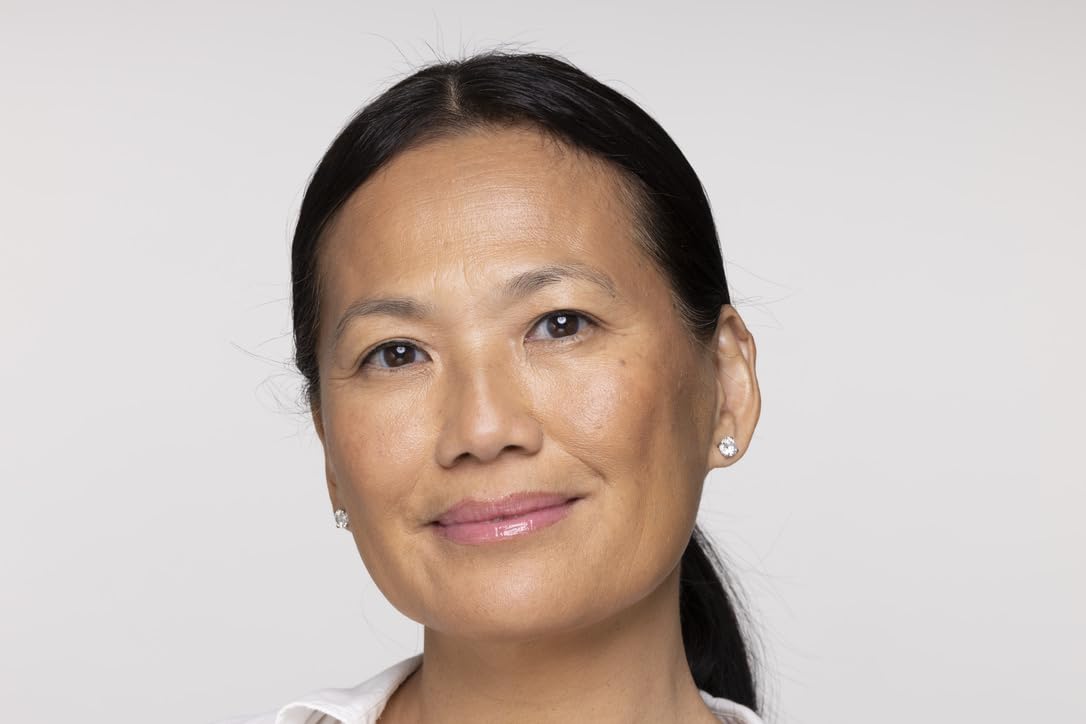 EpicLight Lip Flip Tints Treatment Balm Tube - Lip Balm and Plumper - Peptide Treatment for Lips Volume & Hydration - Plump and Moisturize Lips - Paraben & Sulfate-free, Non-Toxic Makeup (Cosmo Kiss)