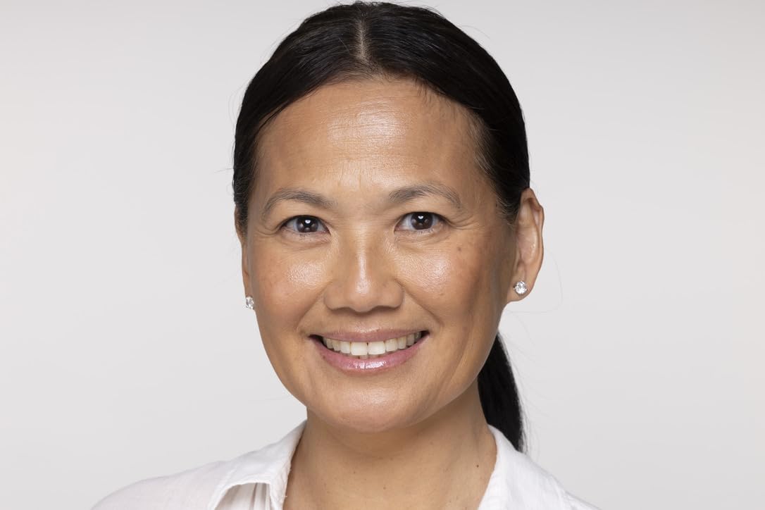 EpicLight Lip Flip Tints Treatment Balm Tube - Lip Balm and Plumper - Peptide Treatment for Lips Volume & Hydration - Plump and Moisturize Lips - Paraben & Sulfate-free, Non-Toxic Makeup (Natural)