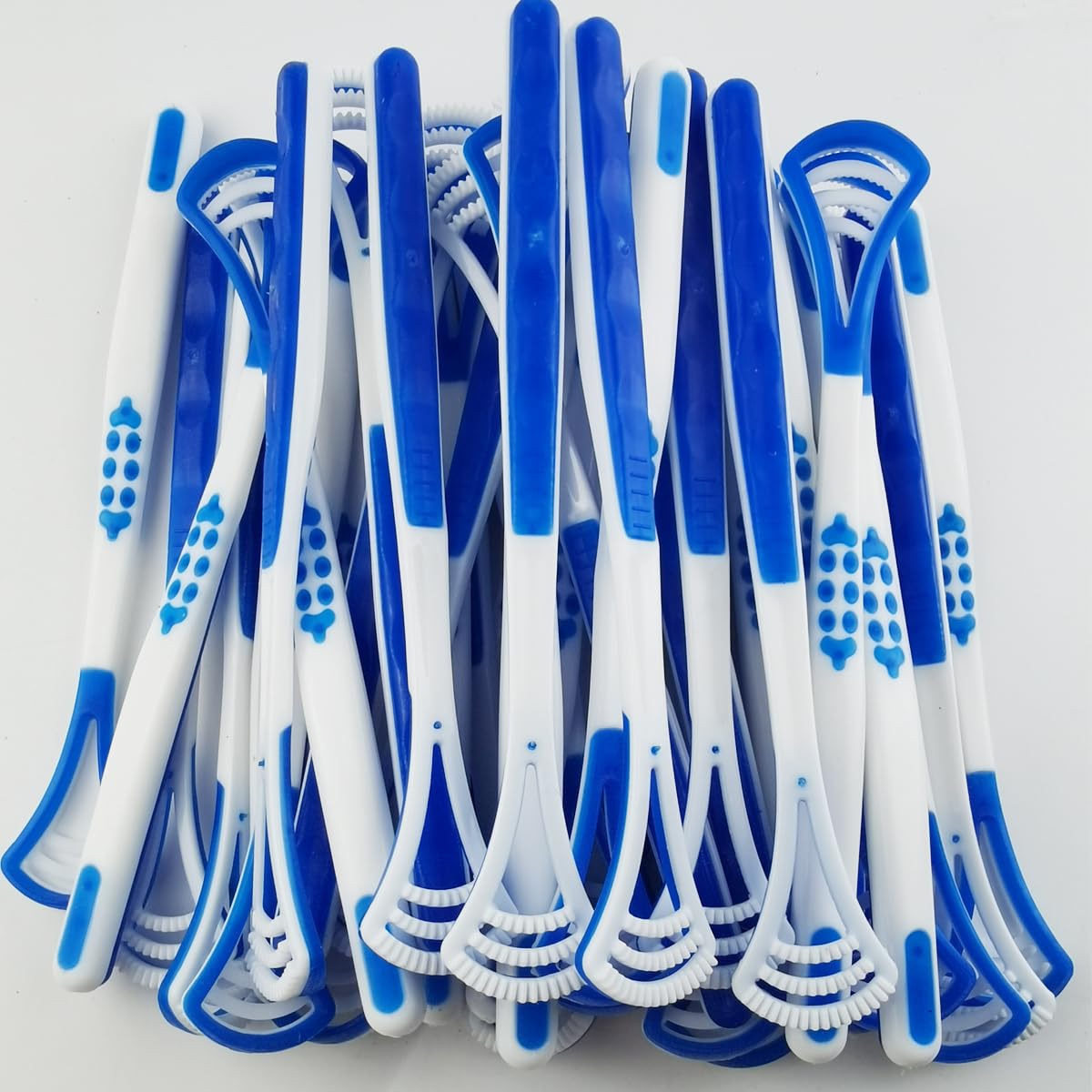 GXXMEI 40PCS Tongue Scraper for Adults, Tongue Scraper Cleaner, Blue Tongue Cleaner, Oral Care Scrapers Kits Plastic Tongue Brush for Reducing Bad Breath Adults Kids Healthy Oral Care Tools Easy to Us
