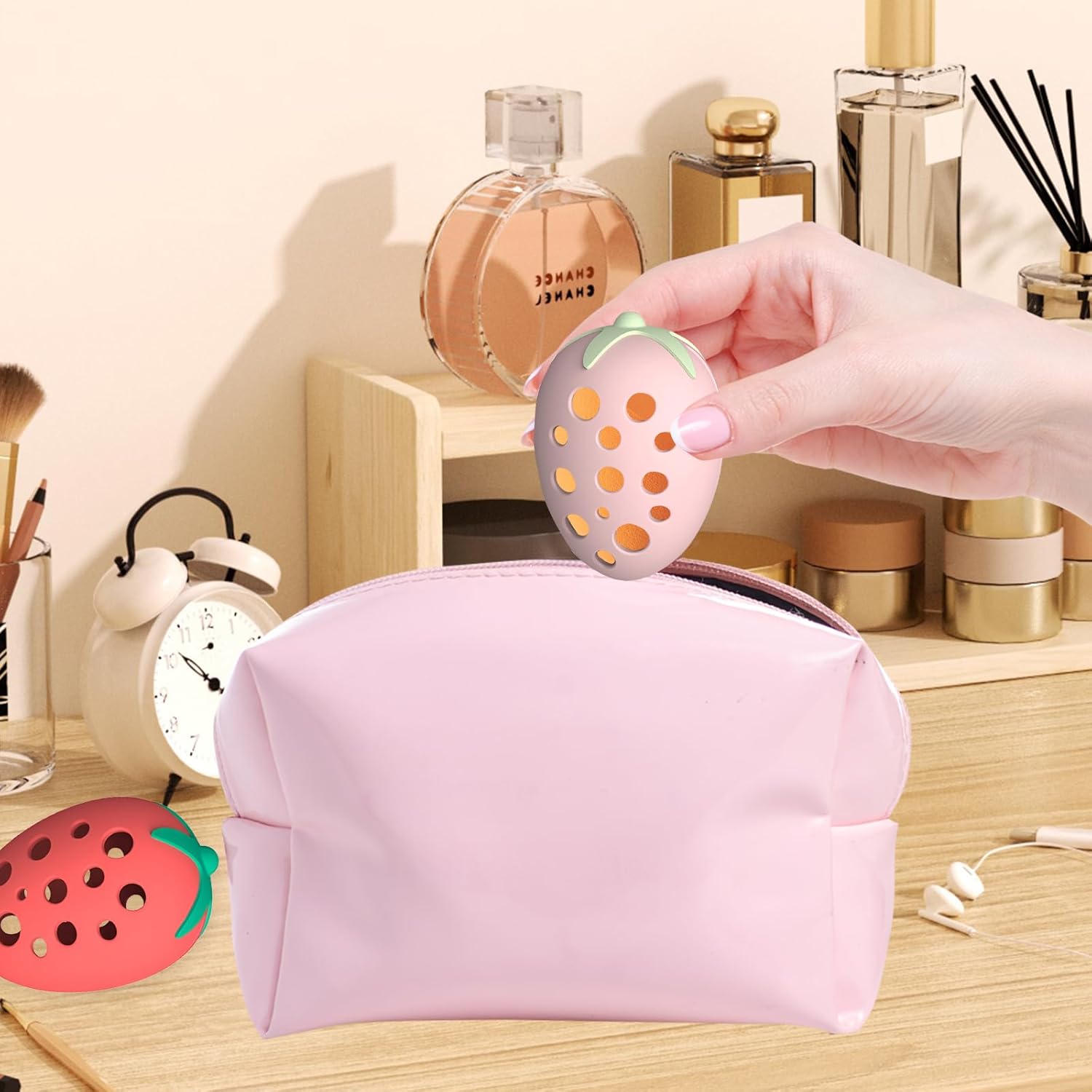 2PCS Makeup Sponge Holder for Women–Cute Strawberry Shaped Makeup Blender Holder,Double-Sided Breathable Silicone Case for Travel or Daily Use