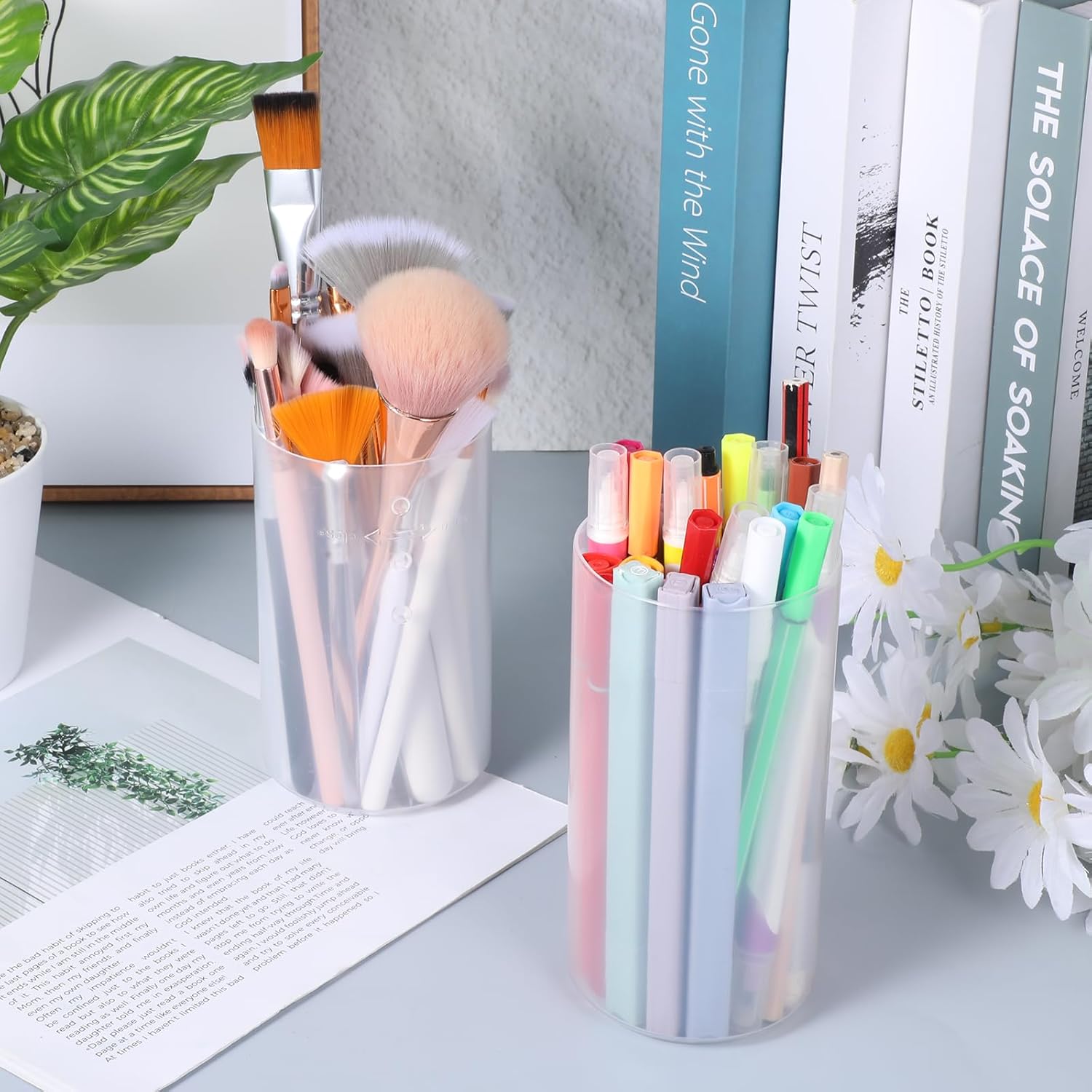 Retractable Makeup Brush Holders Plastic Clear Portable Cosmetic Organizer Travel Makeup Accessories Cups with Lid Dustproof Brushes Storage Case Brushes Organizer for Women Makeups Artist