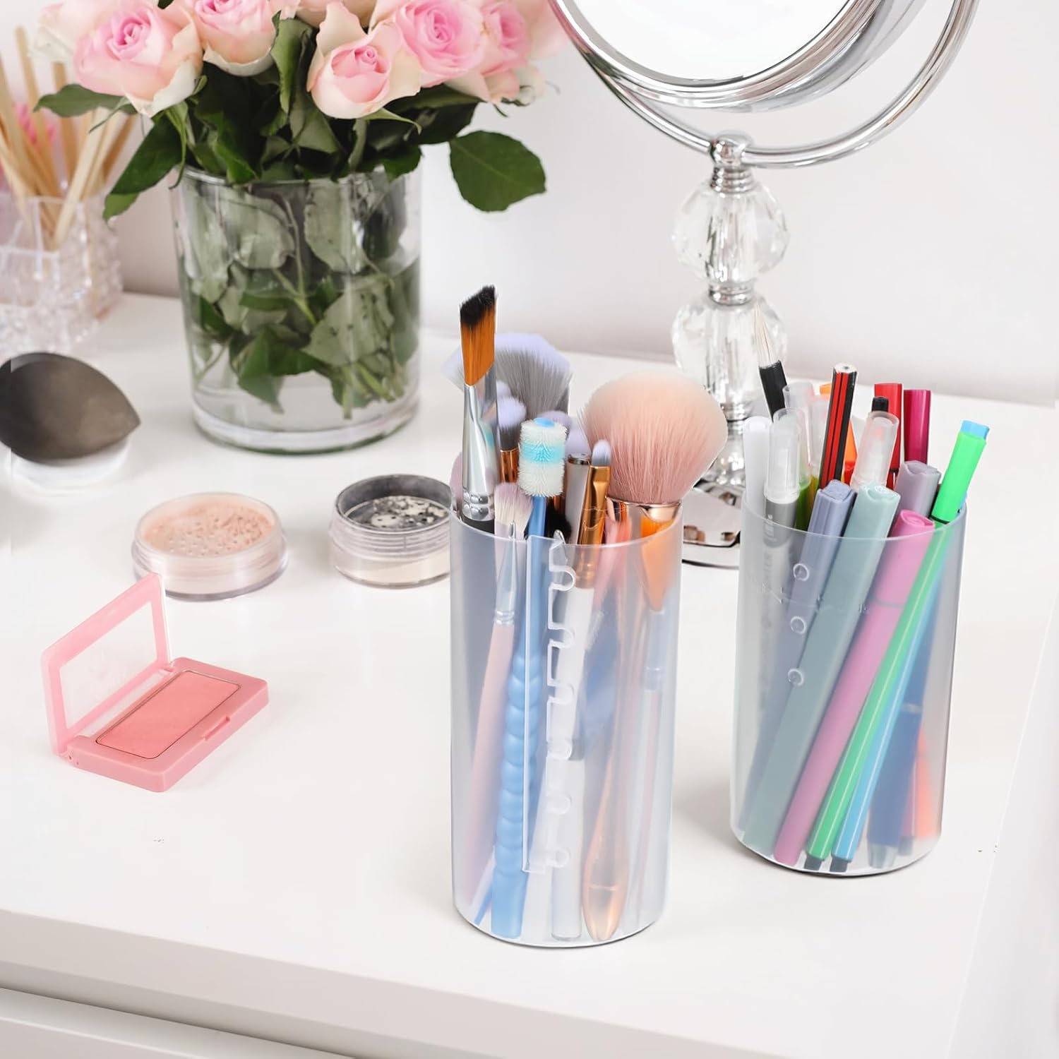 Retractable Makeup Brush Holders Plastic Clear Portable Cosmetic Organizer Travel Makeup Accessories Cups with Lid Dustproof Brushes Storage Case Brushes Organizer for Women Makeups Artist