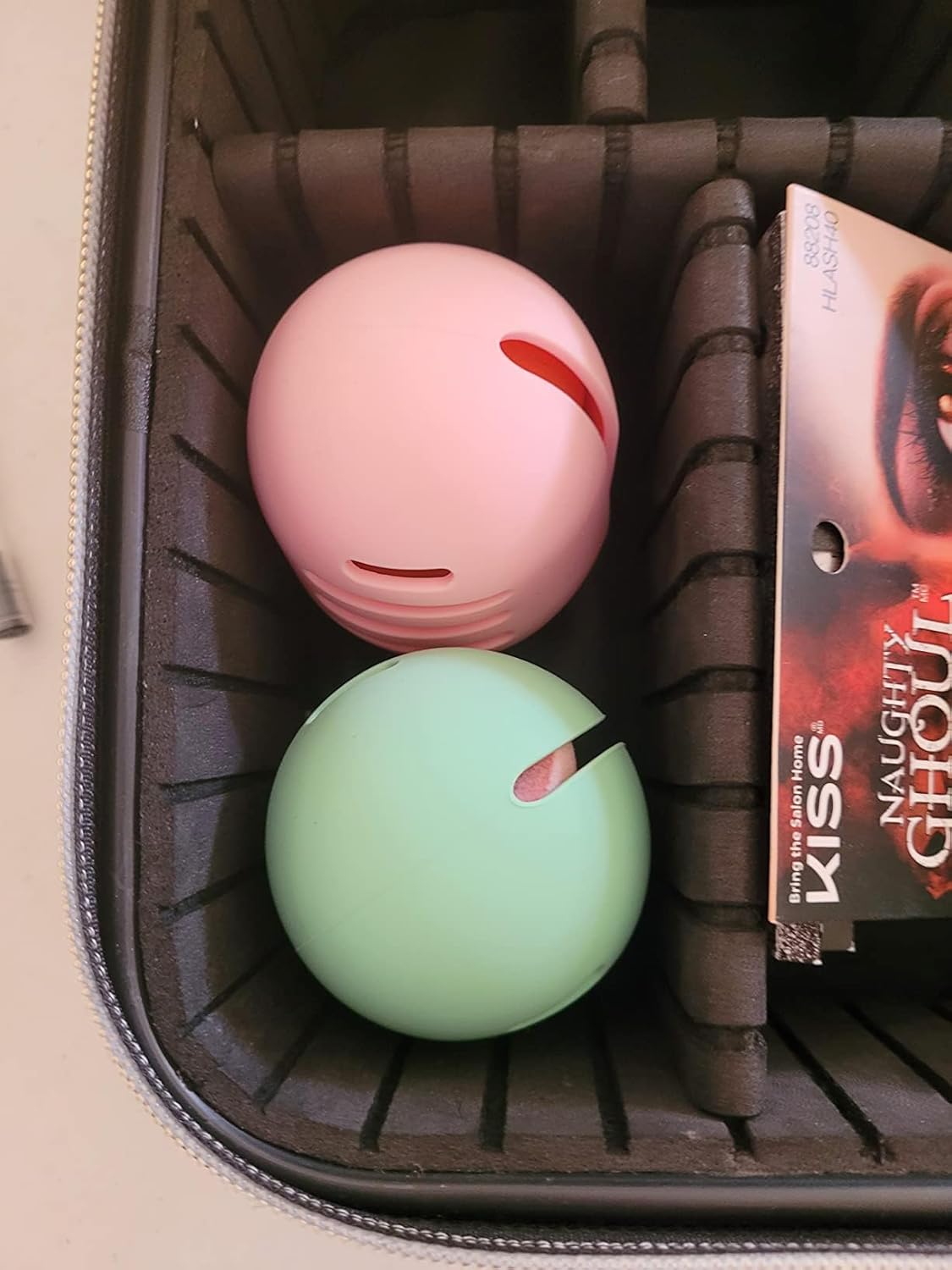 Makeup Sponge Holder, Dual-Vented Silicone Beauty Blender Holder for Travel, Shatterproof Make Up Sponge Travel Case for All Sponges Sanitary Carry, Mint Green