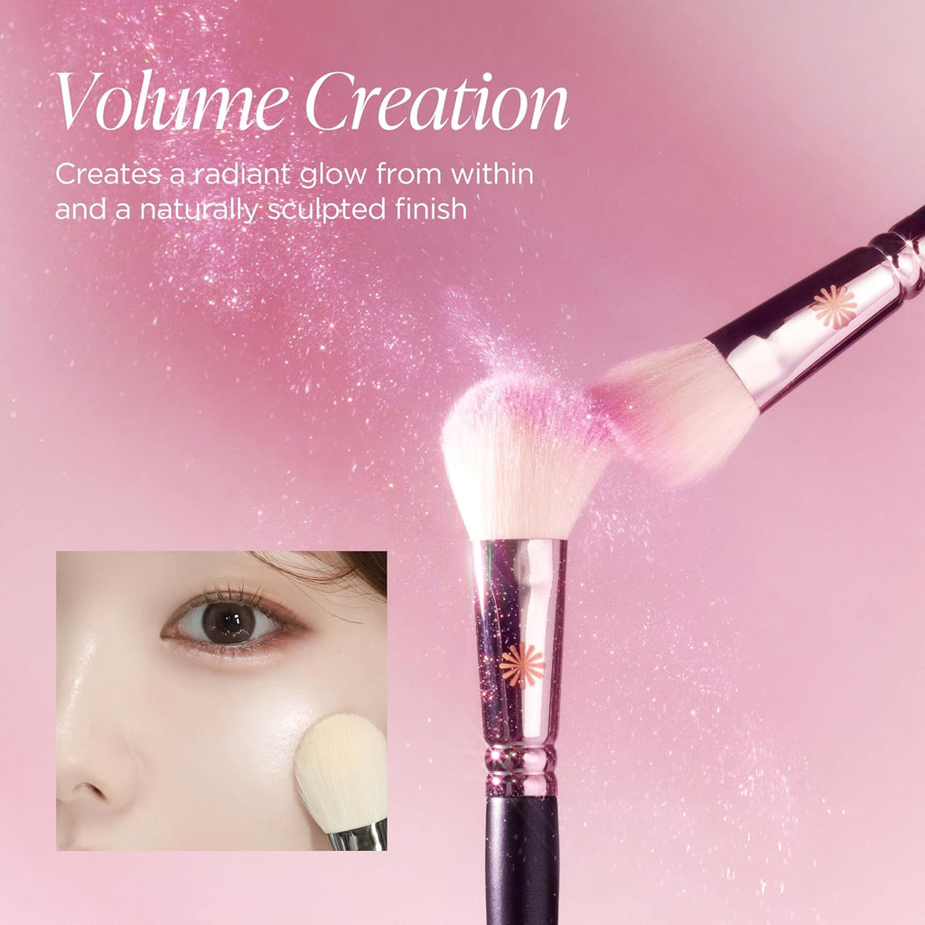 Piccasso 116 Highlighter Brush – Soft Goat Hair Makeup Brush for Face, Ideal for Highlighting Cheekbones, Nose, and Jawline, Fluffy Blush Brush for Natural Glow, Professional Korean Beauty