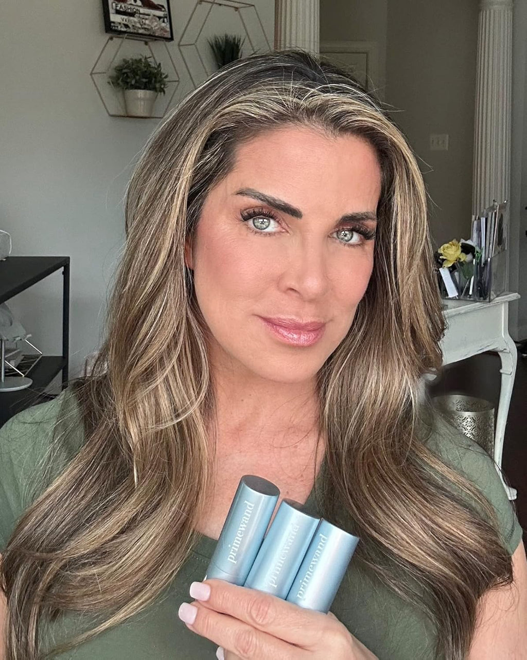 Prime Prometics PrimeWand Pearl Stunning & Natural Pro-Age Makeup Highlighter Stick for Mature Women Infused With Pearl Extract