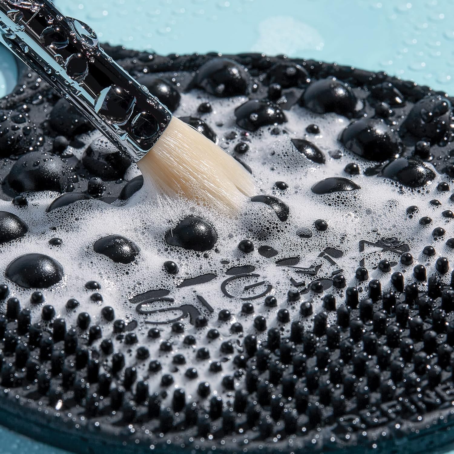 Sigma Beauty - Palmat® - Makeup Brush Cleaner - Perfect for Travel and On the Go - Palm Sized - Black